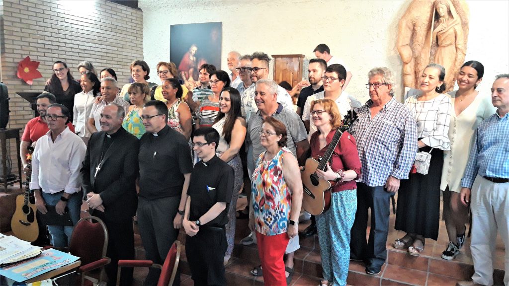 Los cursillistas de Alcalá con su  nuevo obispo Don Antonio Prieto Lucena