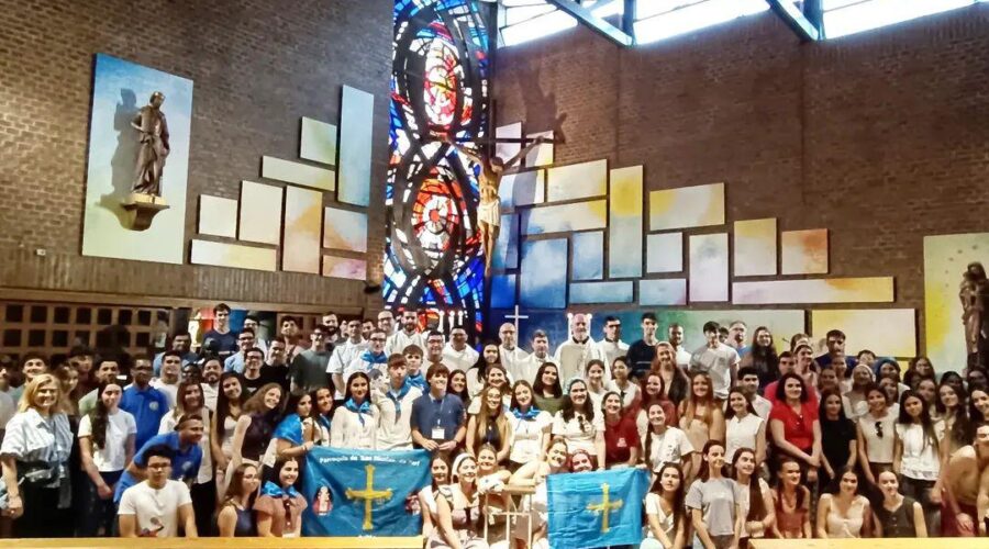 Los cursillistas de la Diócesis de Oviedo con el Papa León XIV